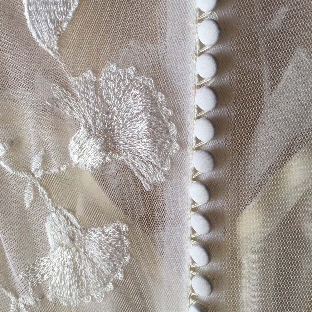 Vintage Wedding Dress | Lace Appliqué Embroidery - Picture 6 of 8